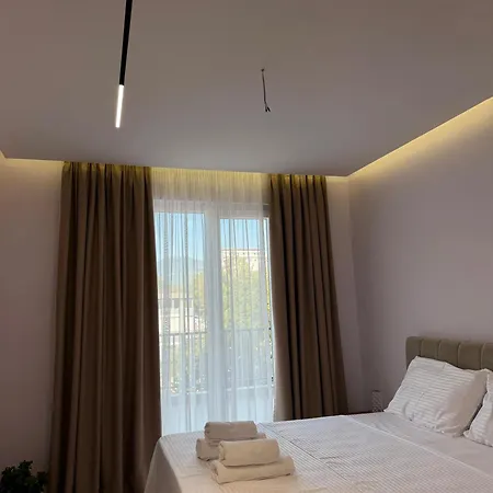 Nene Tereza Airport Ii - Oljan Apartment Kamez
