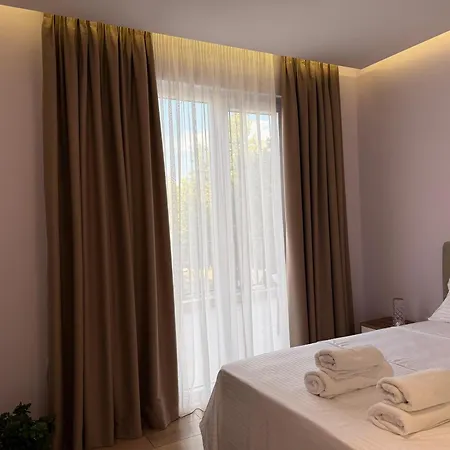 Nene Tereza Airport Ii - Oljan Apartment *